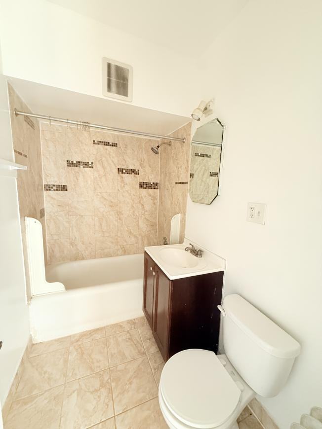 4455 W Dickens Ave - Photo 5 of 8