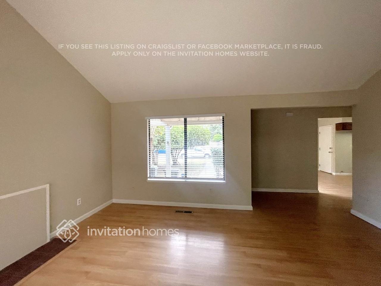 1119 Hartford Pl - Photo 2 of 10