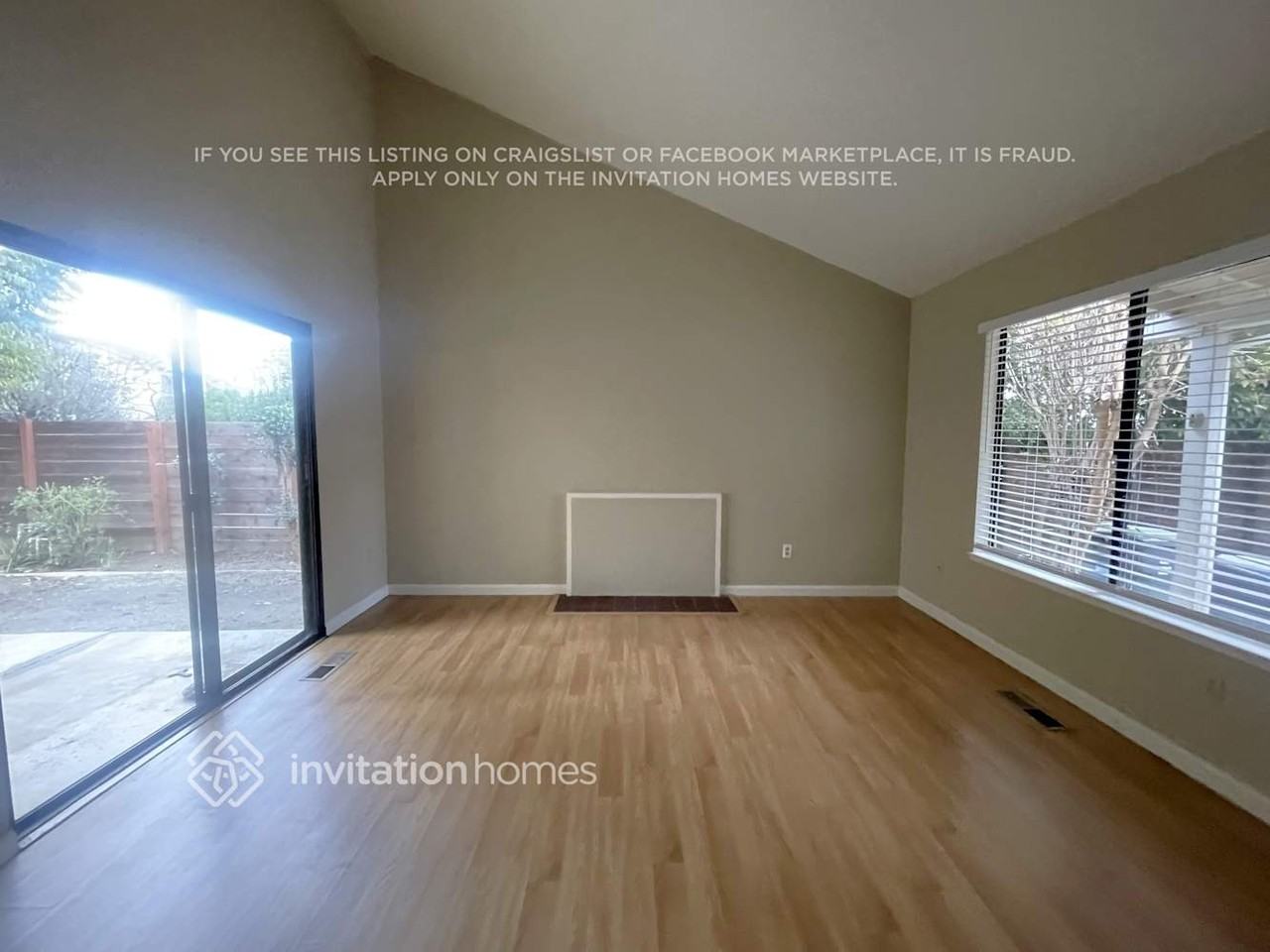 1119 Hartford Pl - Photo 3 of 10