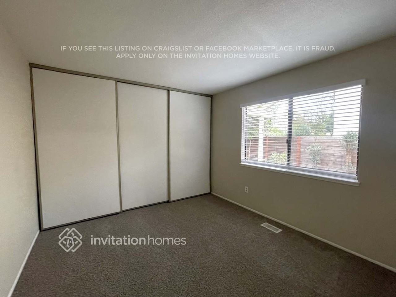 1119 Hartford Pl - Photo 4 of 10