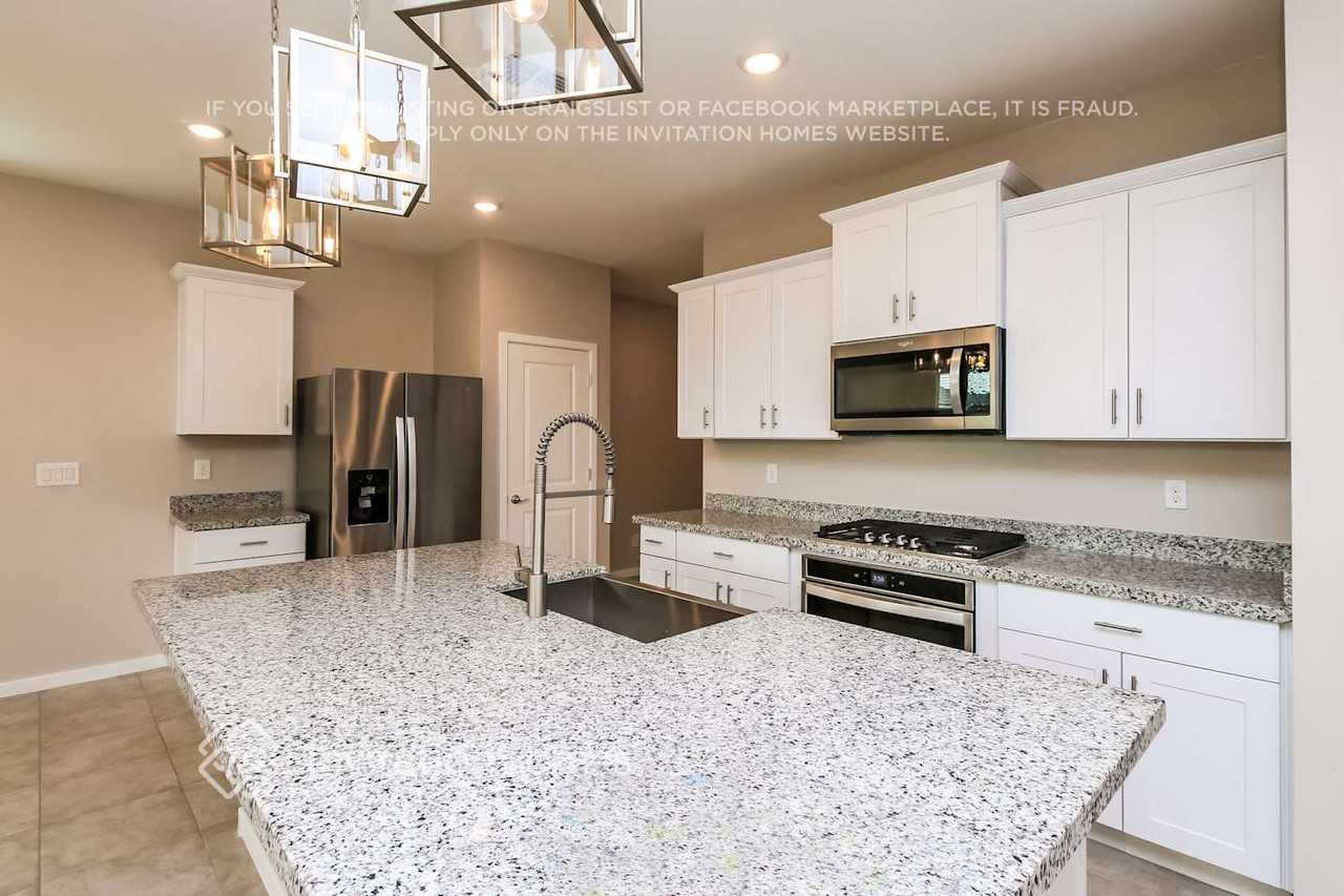 33899 N Blue Curl Ln - Photo 7 of 16