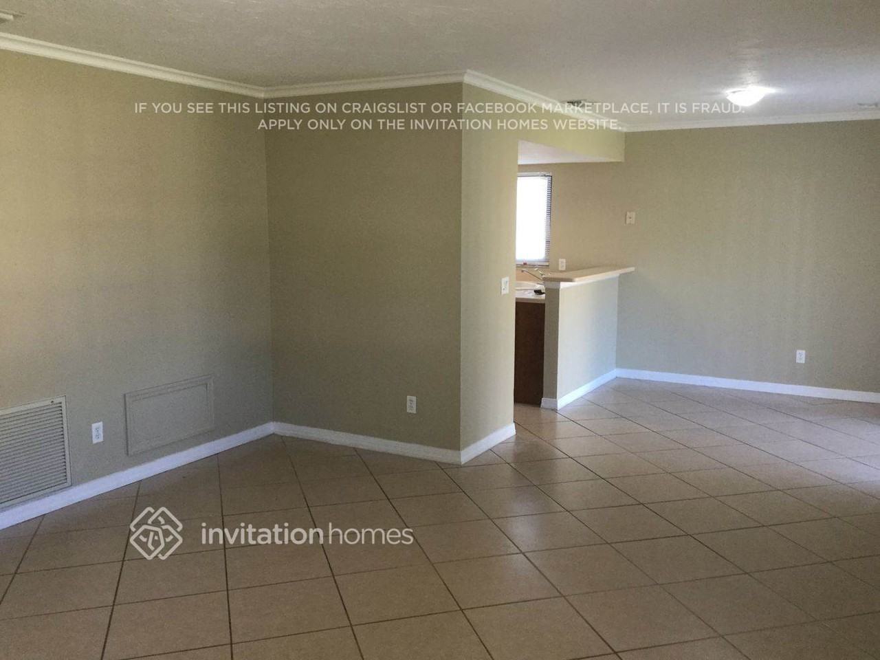 5657 25th Street Cir E - Photo 2 of 12