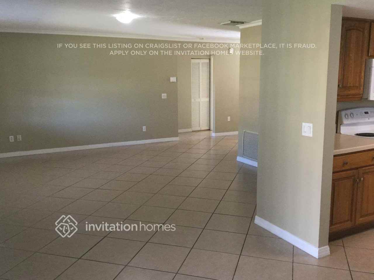 5657 25th Street Cir E - Photo 3 of 12