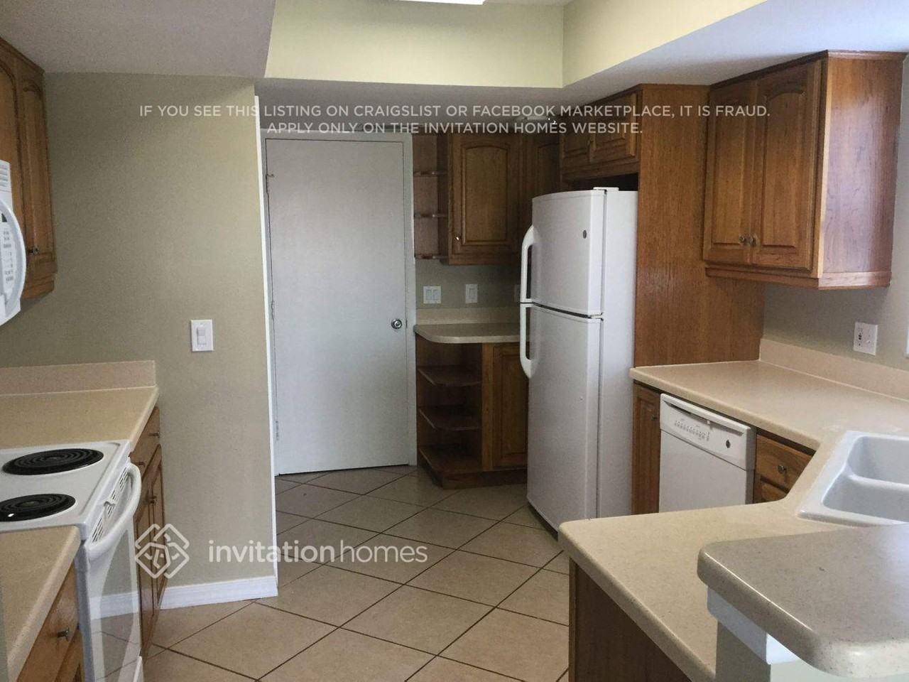 5657 25th Street Cir E - Photo 4 of 12