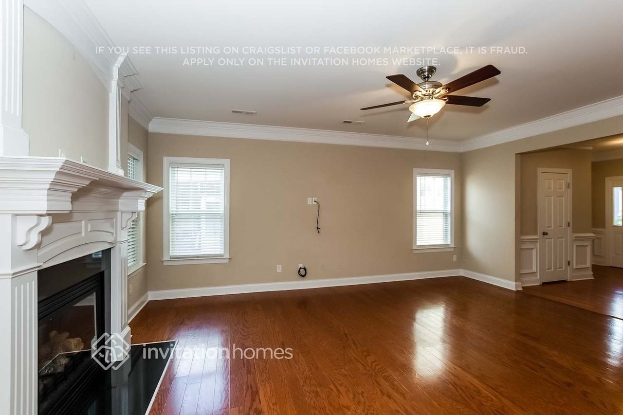 6417 Hove Rd - Photo 3 of 20