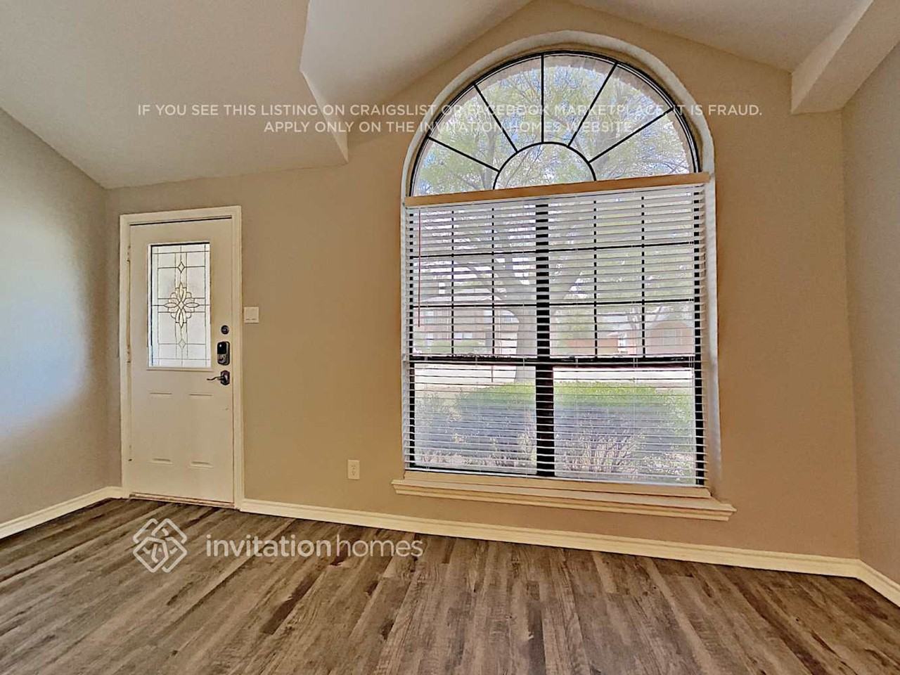 2707 Fountainview Dr - Photo 4 of 16