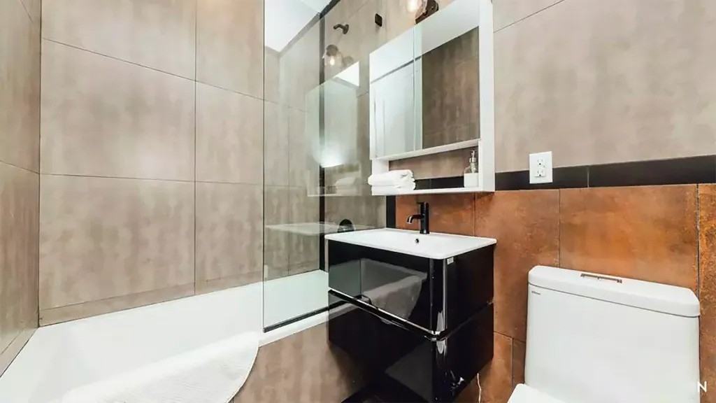 Private Bedroom in 4 Bedroom/2 Bathroom Home - Photo 7 of 9