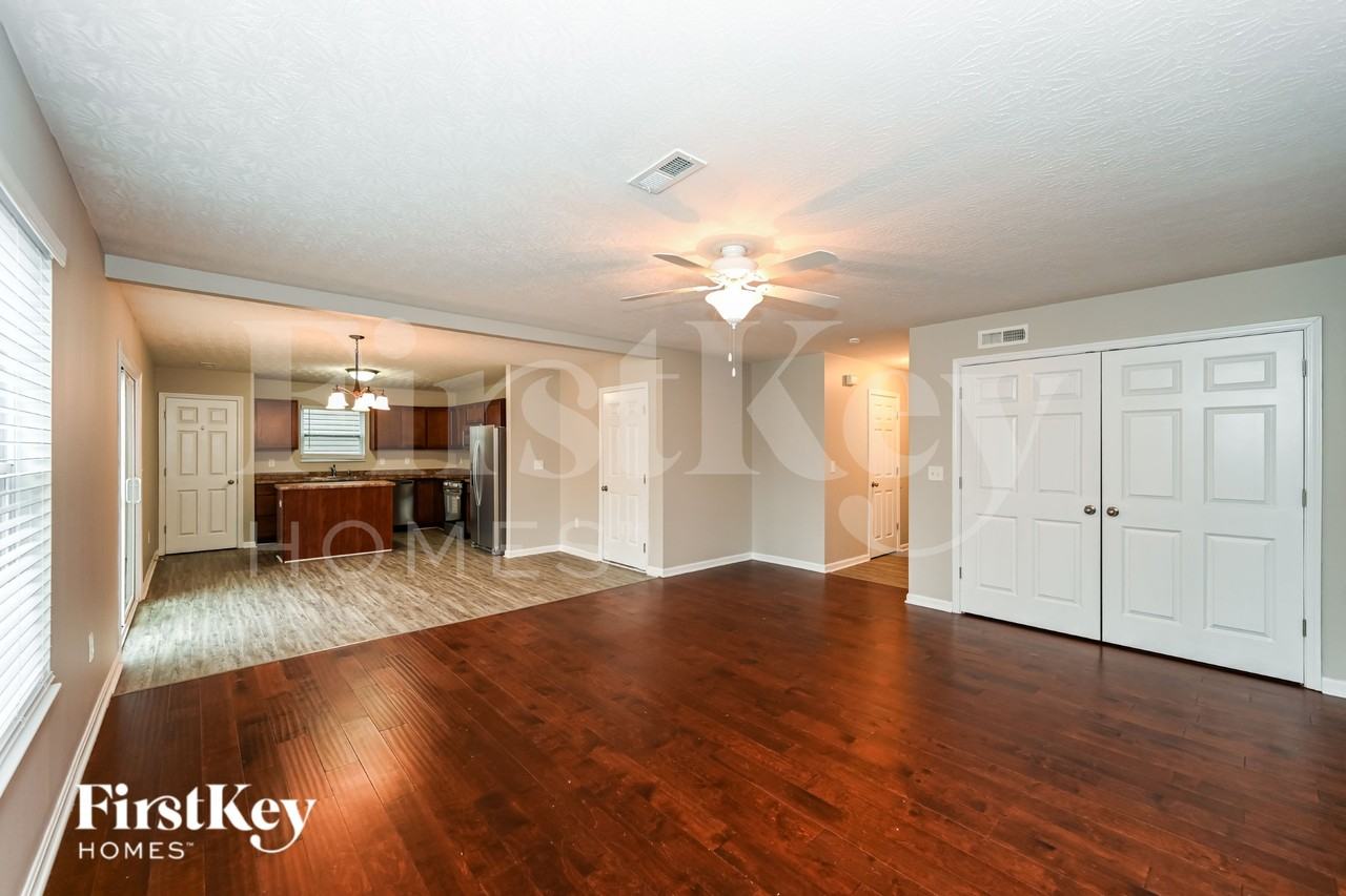 3478 Hickory Ln - Photo 4 of 19
