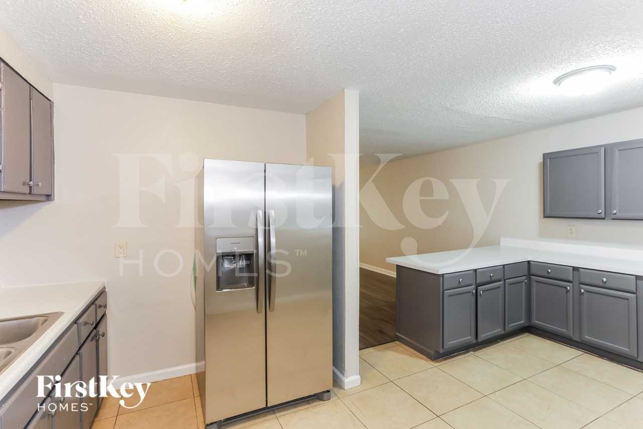 917 Montclair Dr - Photo 6 of 19