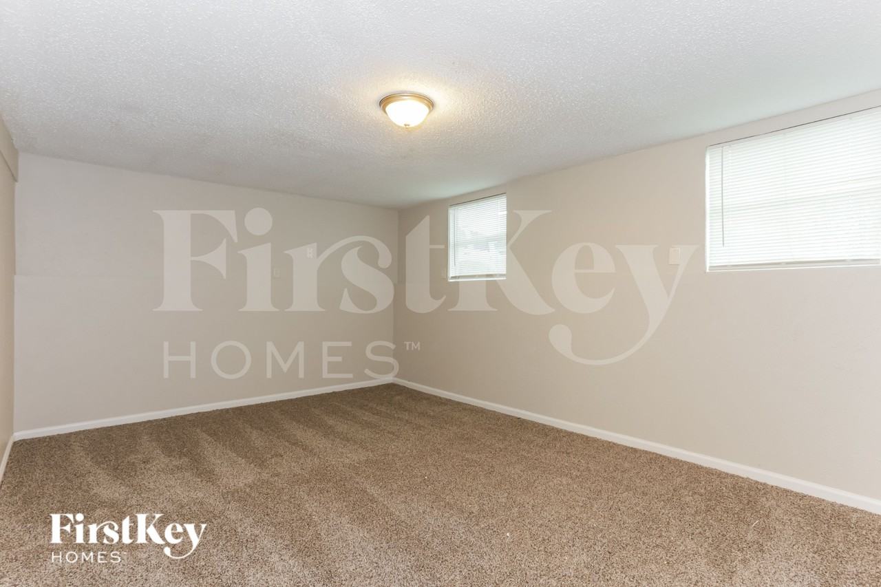 917 Montclair Dr - Photo 7 of 19