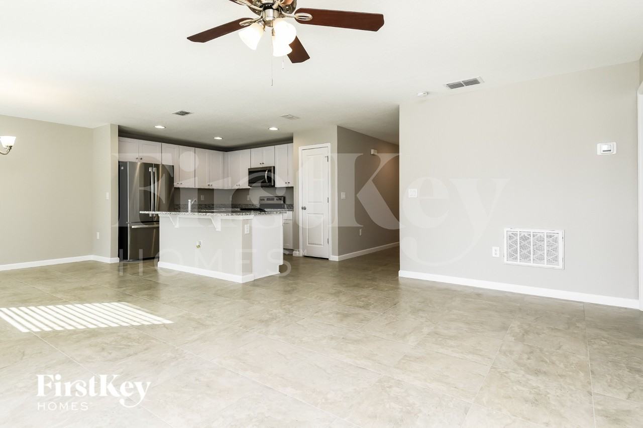 453 Earheart Dr - Photo 3 of 15