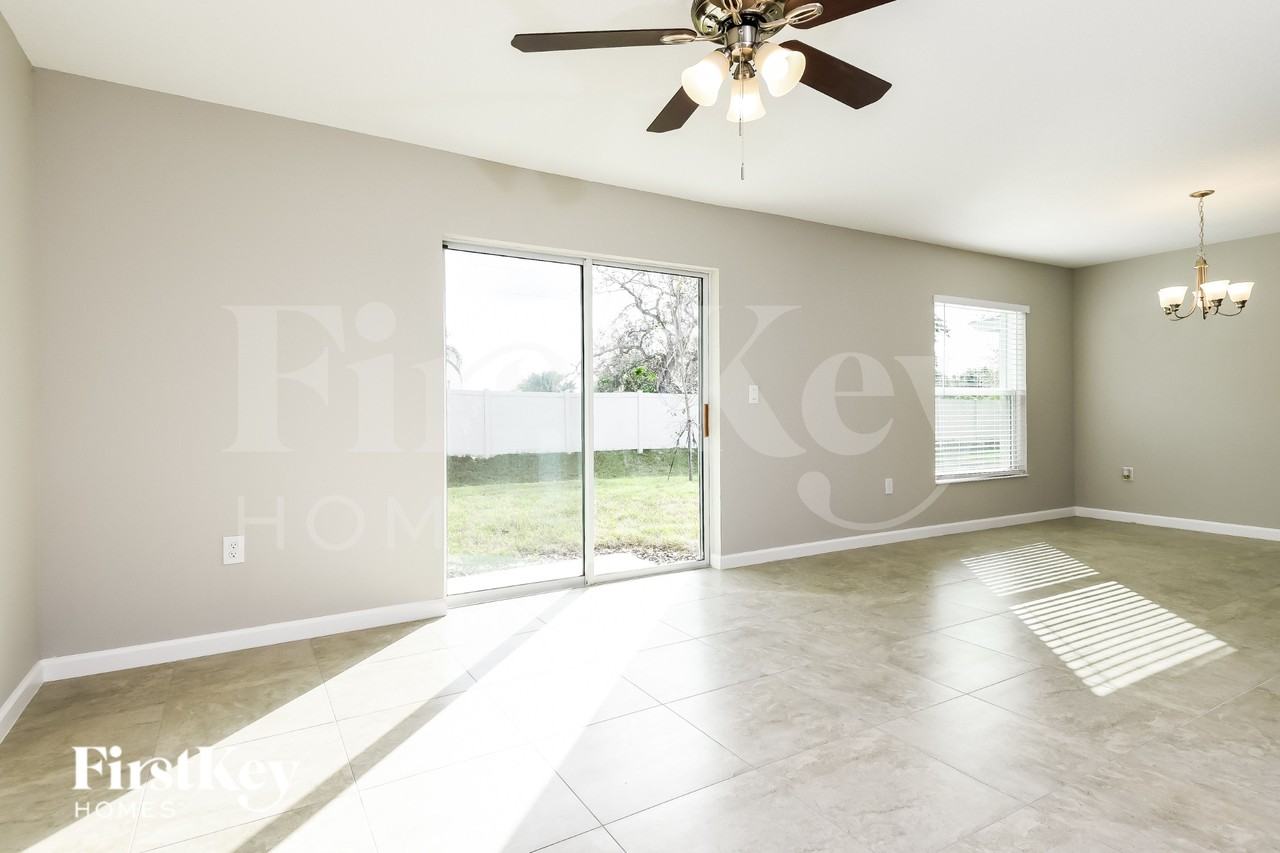 453 Earheart Dr - Photo 4 of 15