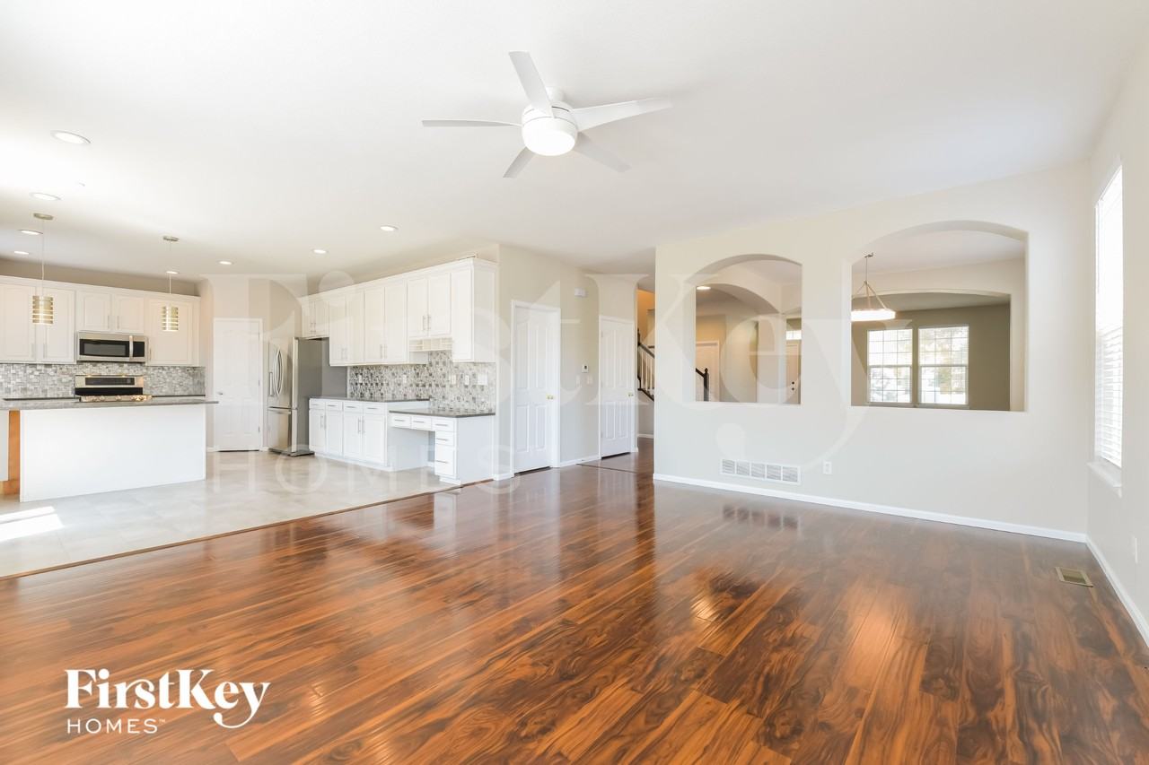 4886 Mt Massive Dr - Photo 4 of 15