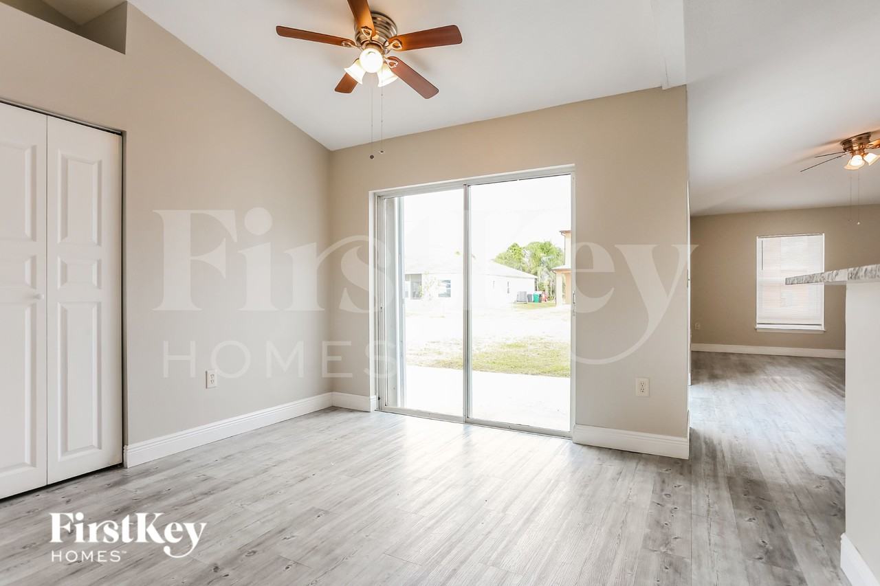 419 Sw Exmore Ave - Photo 4 of 16