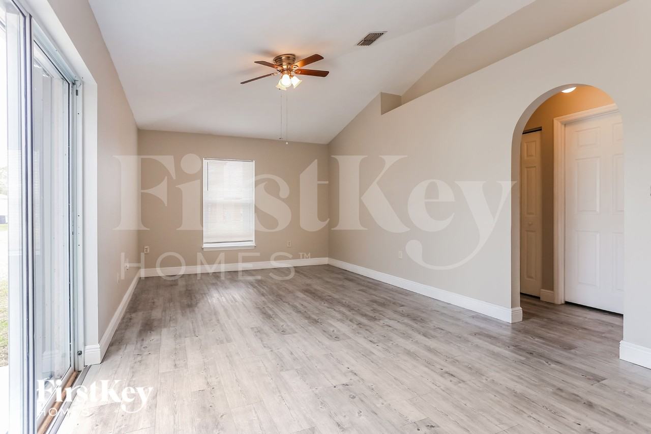 419 Sw Exmore Ave - Photo 7 of 16