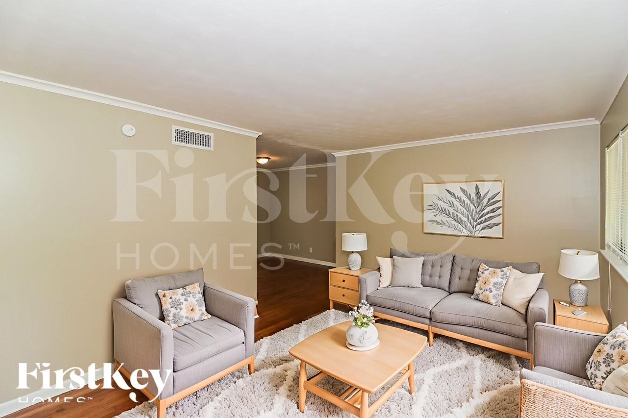 5405 Lyford Ave - Photo 3 of 18