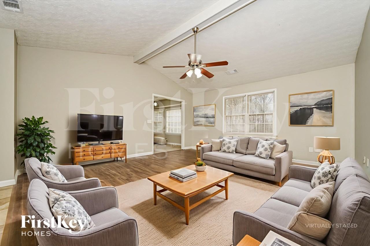 135 Lazy Hollow Ln - Photo 3 of 19