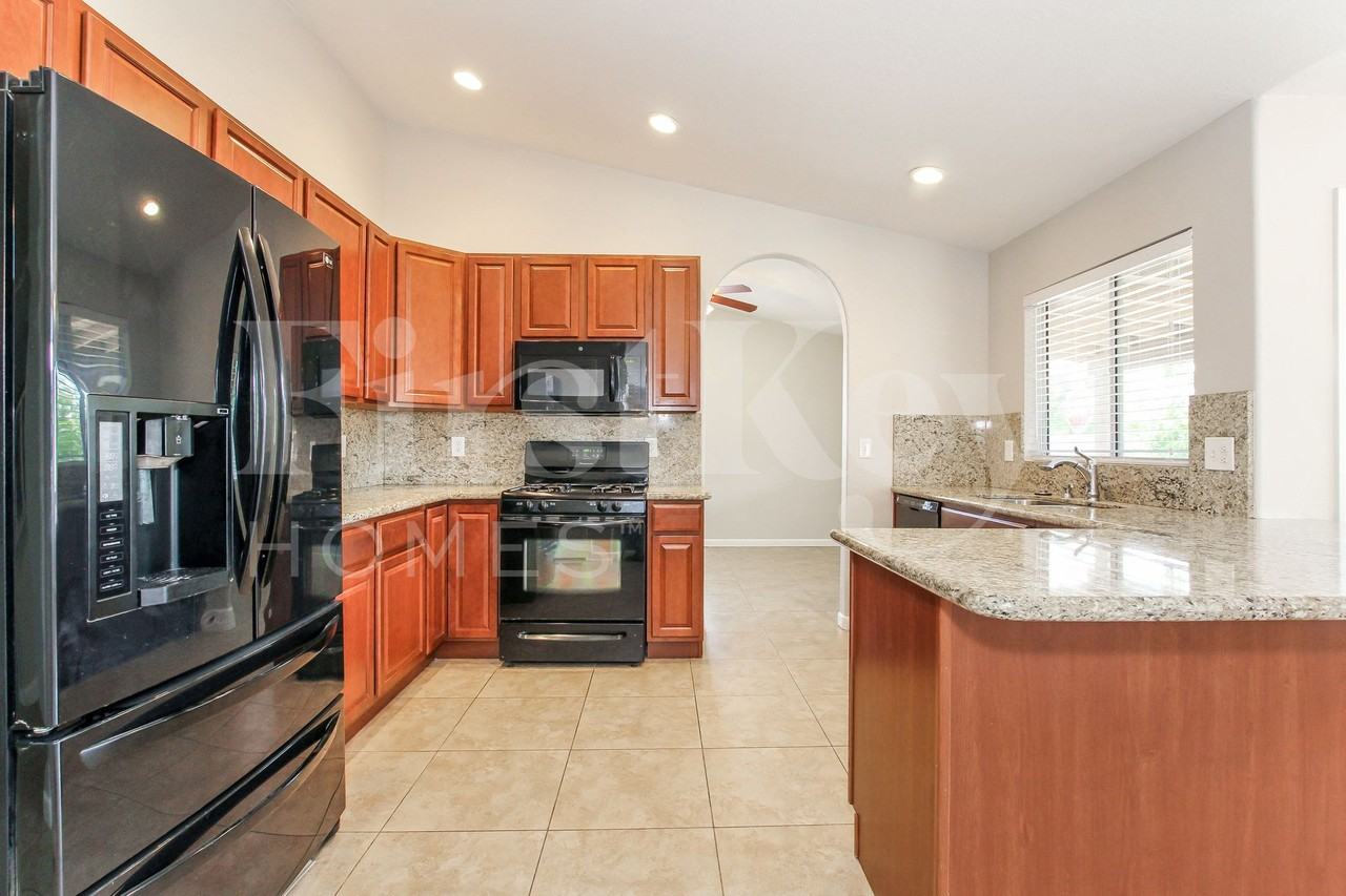 12720 N 86th Ln - Photo 5 of 16