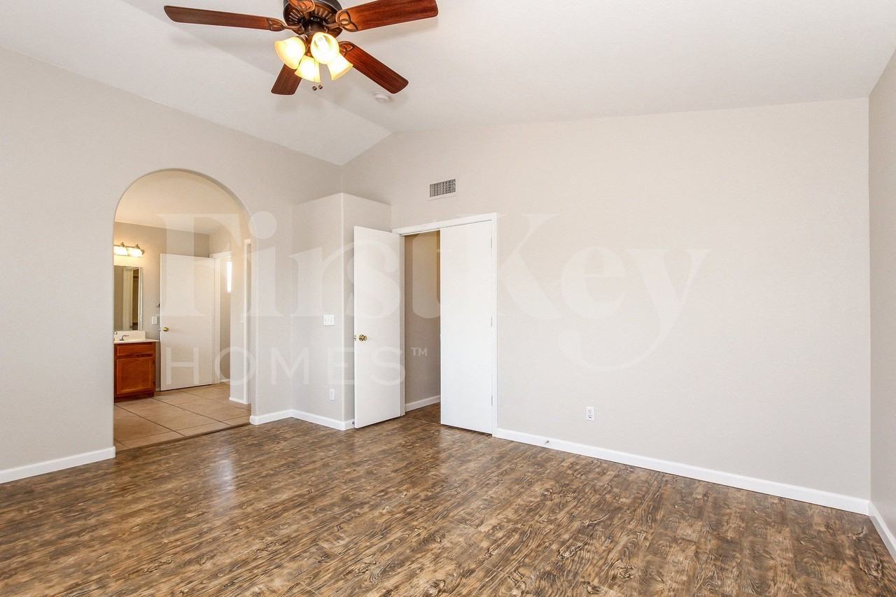 12720 N 86th Ln - Photo 7 of 16