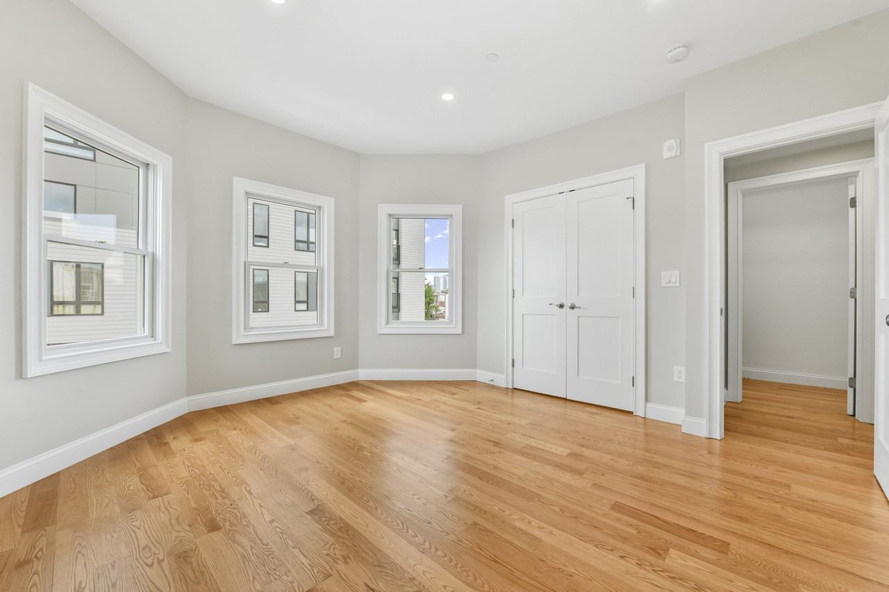 286 Maverick St #2 - Photo 3 of 12