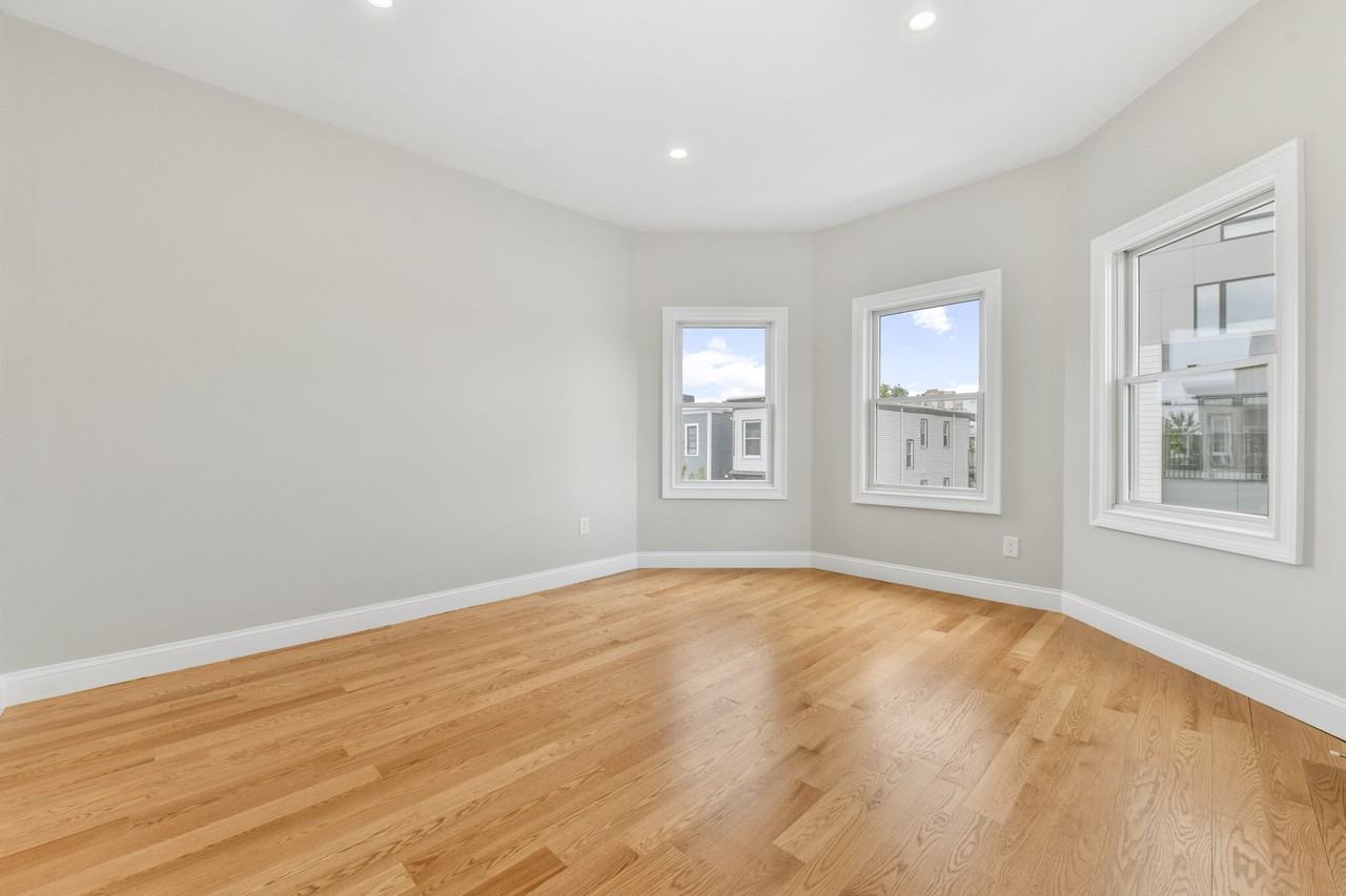 286 Maverick St #2 - Photo 4 of 12