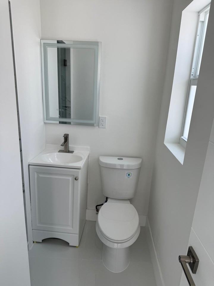 1947 71st St #11 - Photo 3 of 8