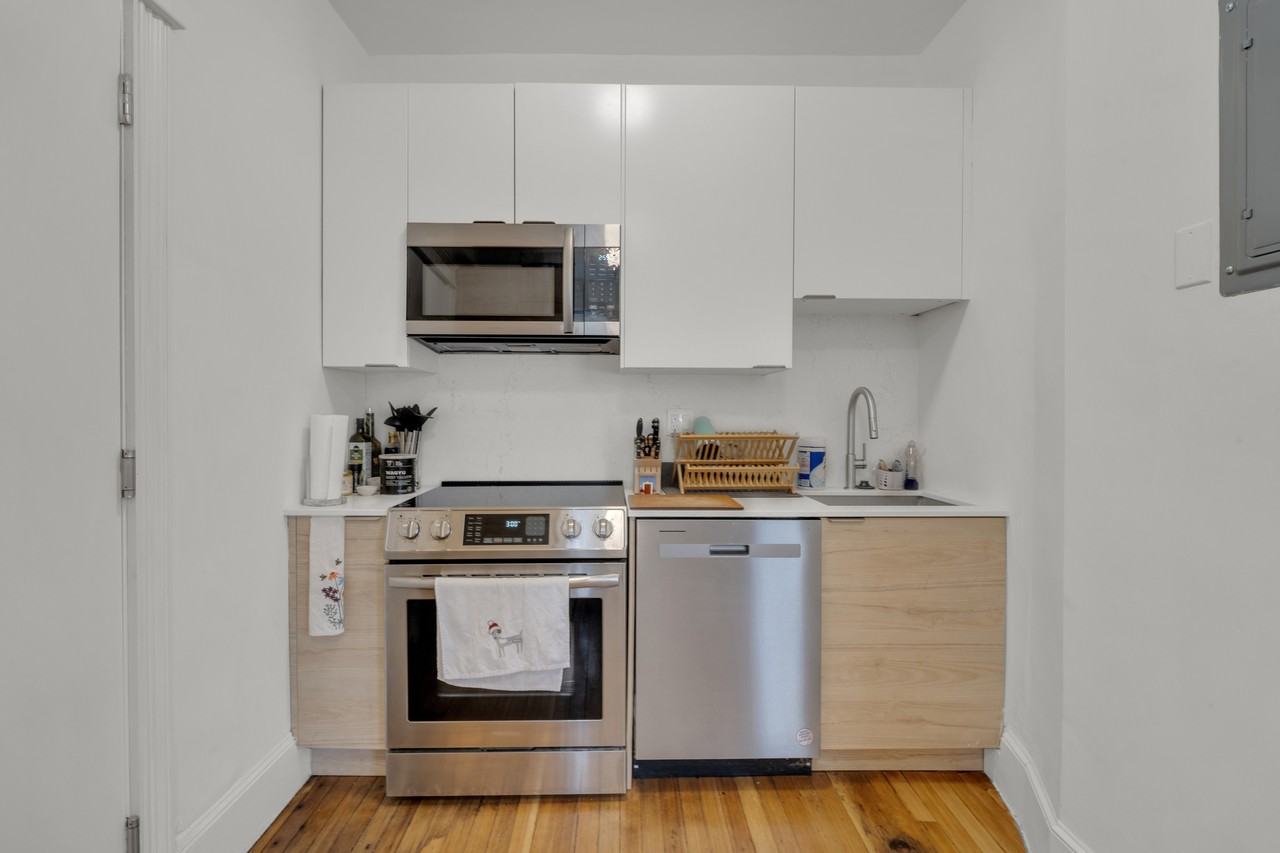 1085 Commonwealth Ave #201