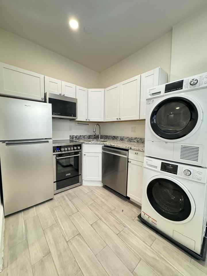 1085 Commonwealth Ave #105