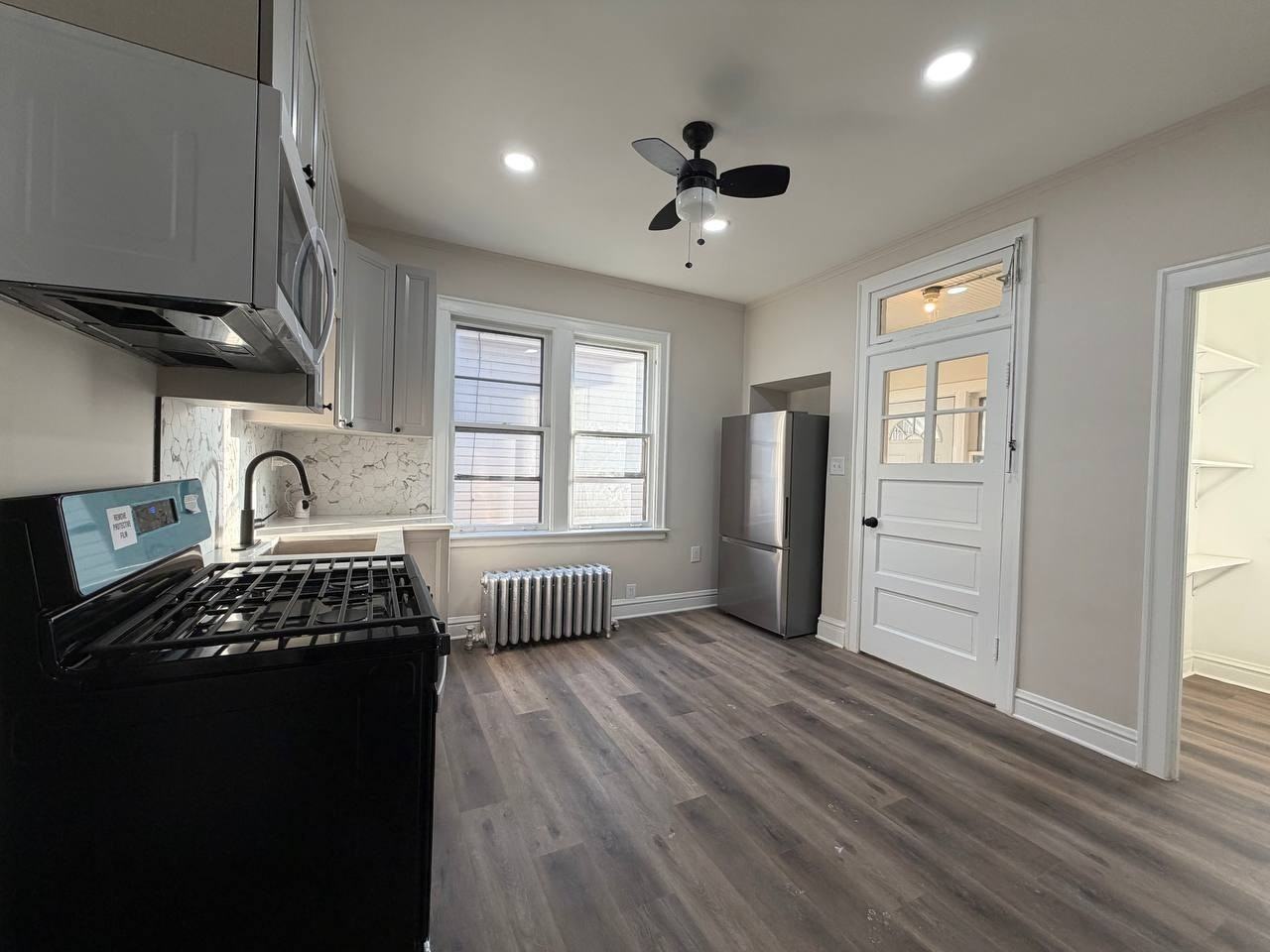 8442 S Essex Ave - Photo 2 of 23