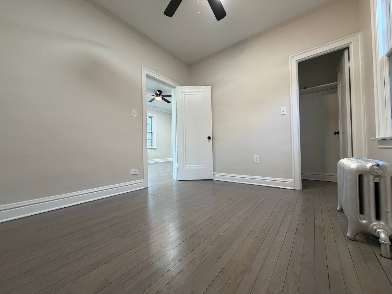 8442 S Essex Ave - Photo 5 of 23