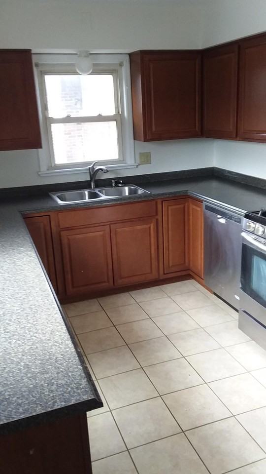 260 Elsmere Pl - Photo 2 of 8