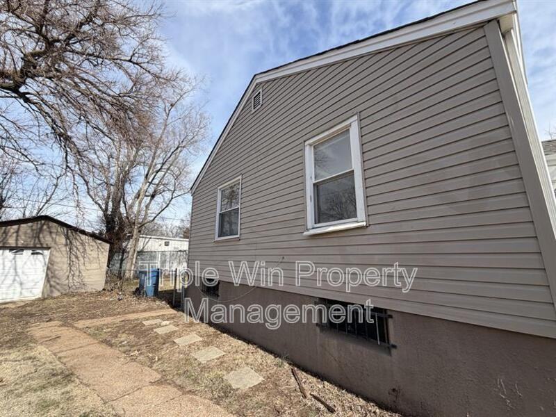 8333 Whitewater Dr - Photo 3 of 24