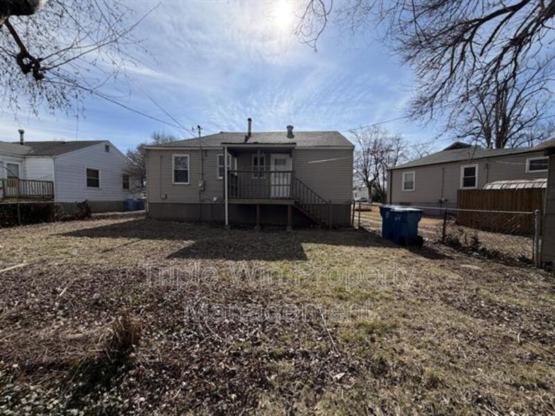 8333 Whitewater Dr - Photo 5 of 24