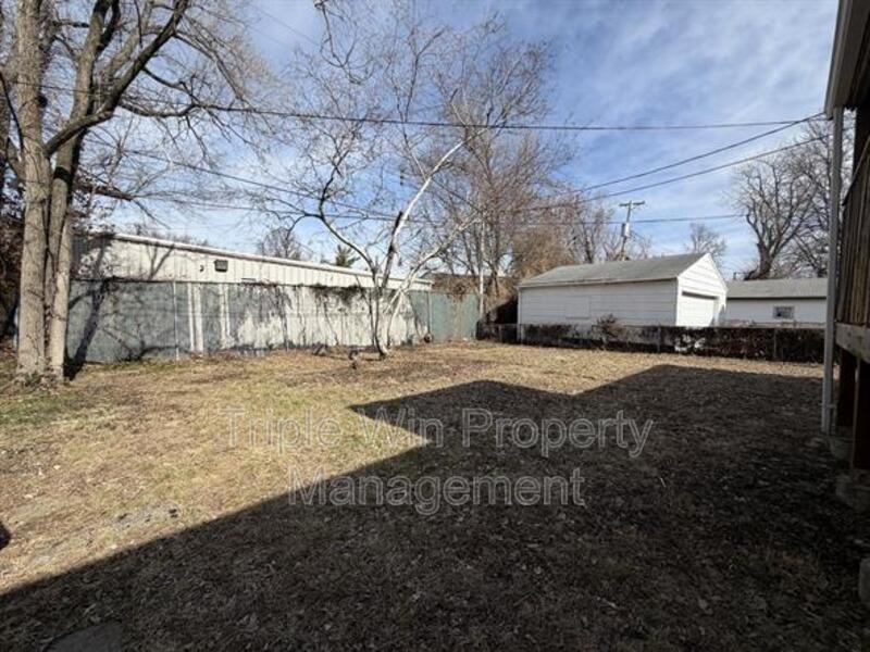 8333 Whitewater Dr - Photo 6 of 24