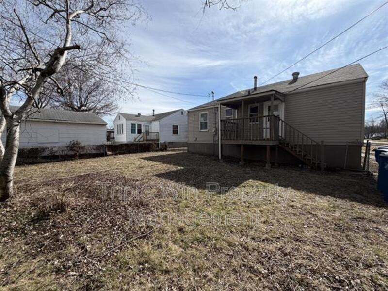 8333 Whitewater Dr - Photo 7 of 24