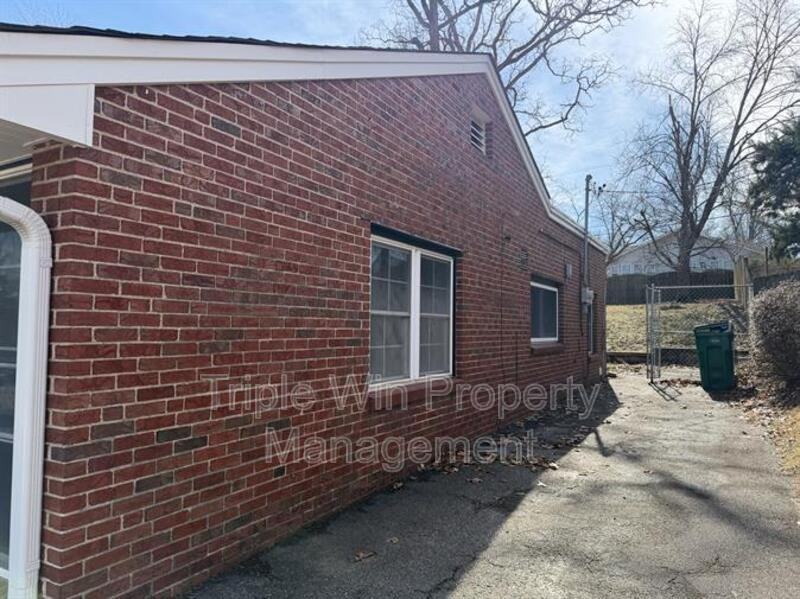 8652 White Ave - Photo 3 of 24