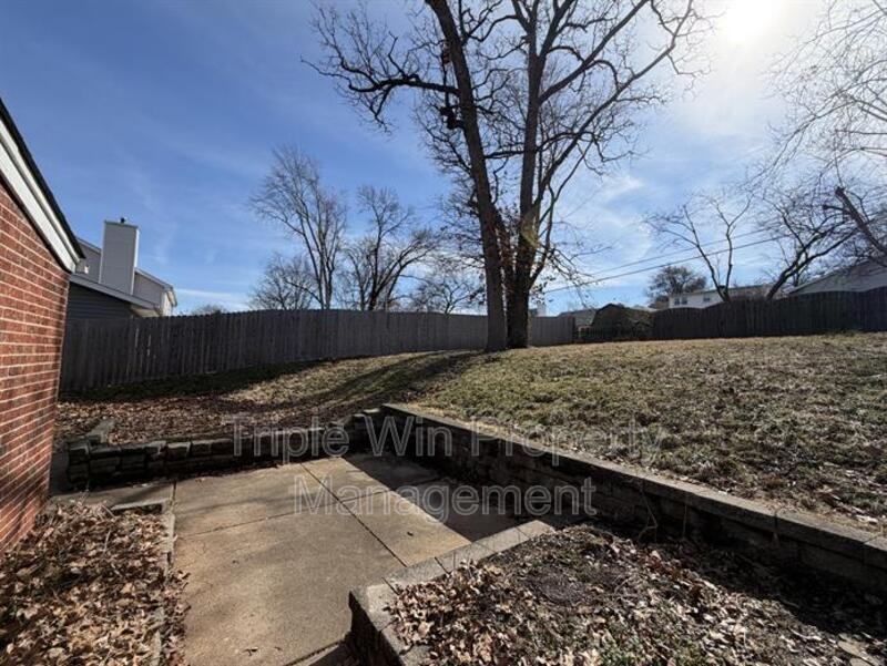 8652 White Ave - Photo 4 of 24