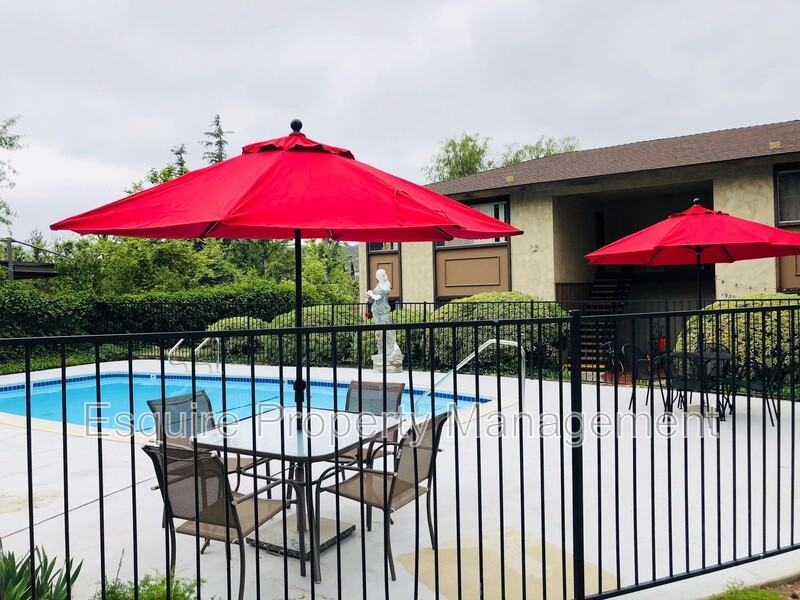 1940 Los Feliz Dr #1940N - Photo 2 of 10