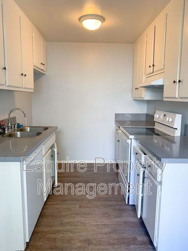 1940 Los Feliz Dr #1940N - Photo 5 of 10