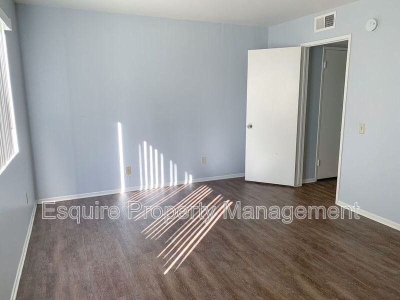 1940 Los Feliz Dr #1940N - Photo 7 of 10