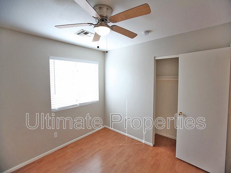 4634 N 84th Ln - Photo 5 of 9