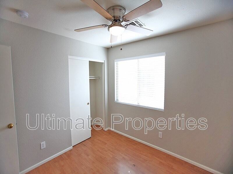 4634 N 84th Ln - Photo 6 of 9