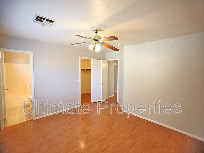 4634 N 84th Ln - Photo 7 of 9