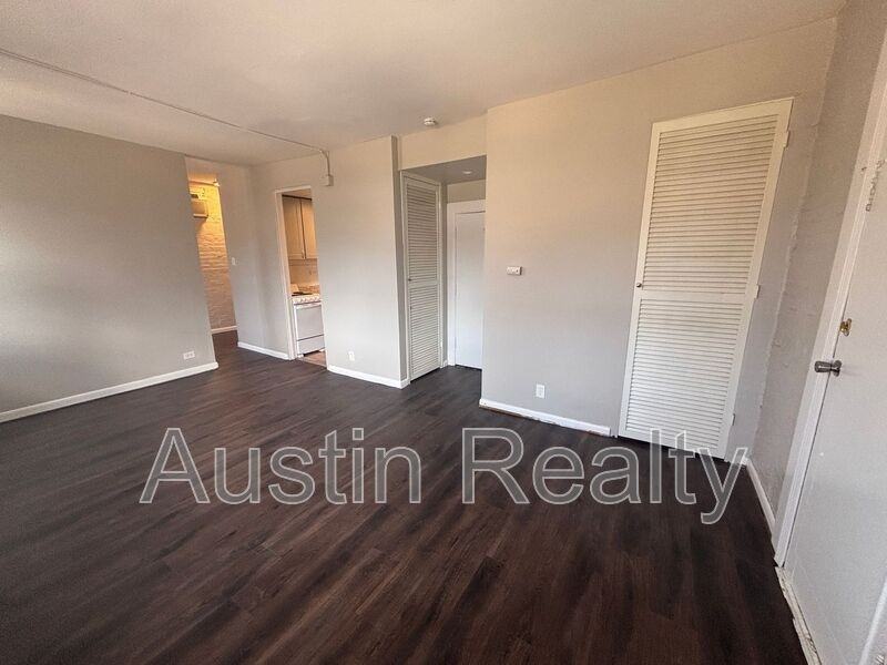 324 N Newstead Ave #3W - Photo 2 of 5