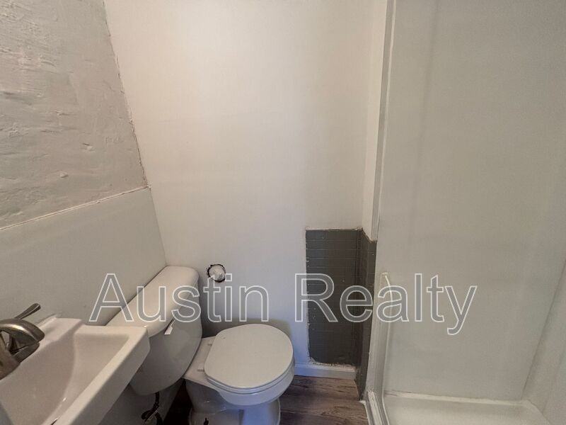 324 N Newstead Ave #3W - Photo 4 of 5