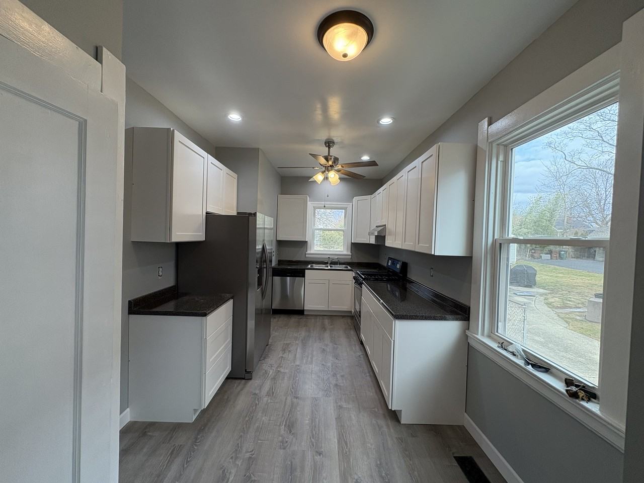 4308 Hegner Avenue - Photo 6 of 23