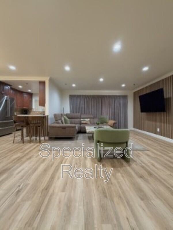 1020 Davis Ave #101 - Photo 3 of 12