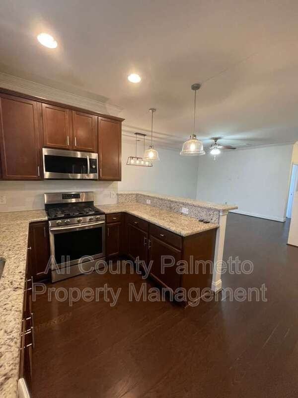 4077 Hartland St - Photo 2 of 15