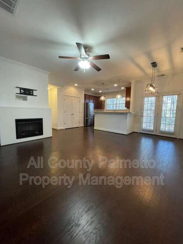 4077 Hartland St - Photo 3 of 15