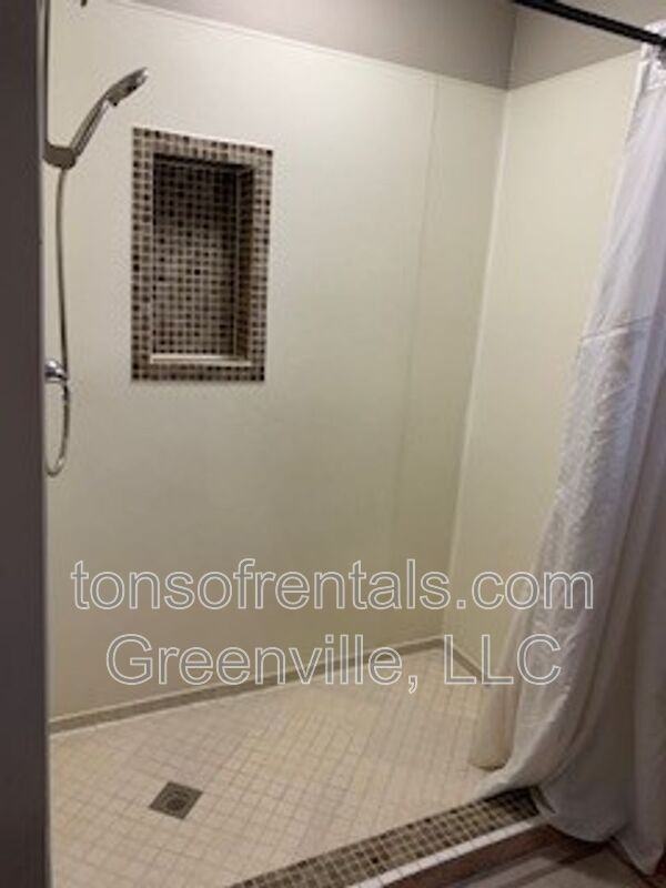 414 Randall St #A - Photo 6 of 9